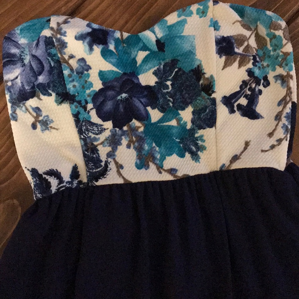 Dress - Picture 3 of 4